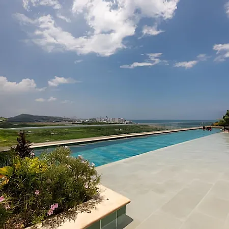 Lujoso Con Jacuzzi - Dominique Cartagena